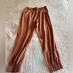 Vuori Tissue Joggers in Terra Cotta- L